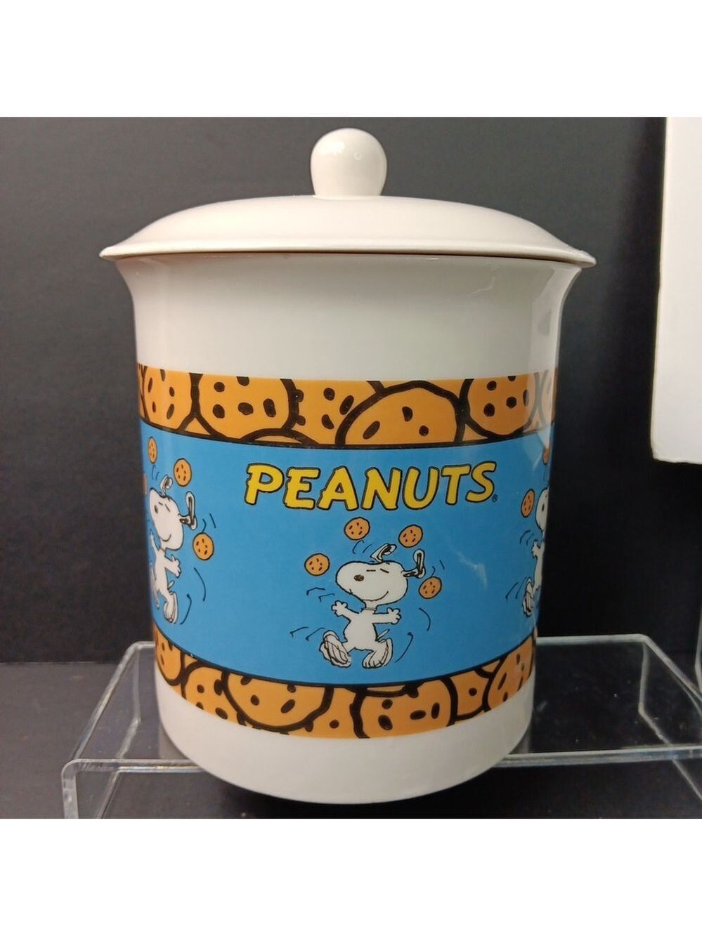 Peanuts Cookie Jar with Snoopy Vintage Dog Food Treats Jar No Chips Or Cracks CN